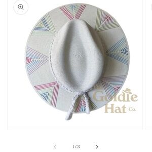 Goldie Hat Oceana Style Size M-Never Worn